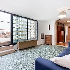 ponte-di-rialto-penthouse-with-panoramic-terrace.hotelslidodijesolo.com/